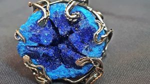 Азурит для Рака: совместимость, подходит или нет