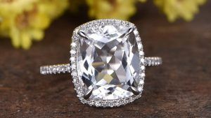 Белый топаз: свойства камня и применение в ювелирном деле