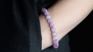 Браслеты с кунцитом: какие бывают, как выбрать и носить Браслеты с кунцитом: какие бывают, как выбрать и носить