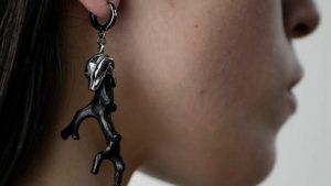 Серьги с черными кораллами: какие бывают, как выбрать и носить Серьги с черными кораллами: какие бывают, как выбрать и носить