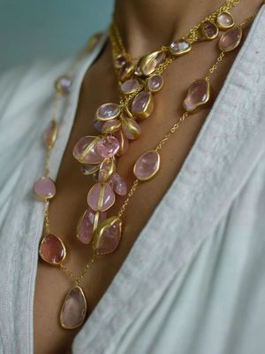 Колье и ожерелья с кунцитом