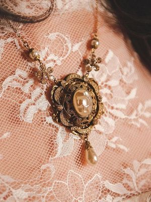 Ювелирные украшения в викторианском стиле