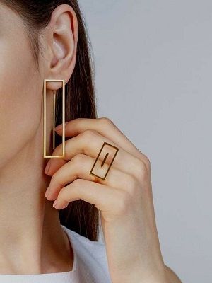 Кольца в форме геометрических фигур: какие бывают и как их носить