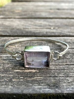 Браслеты с кунцитом