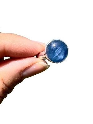 кольцо с кианитом