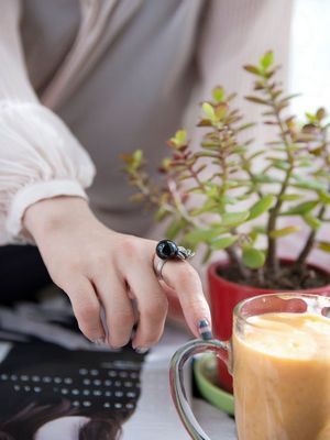 Кольца с черными кораллами