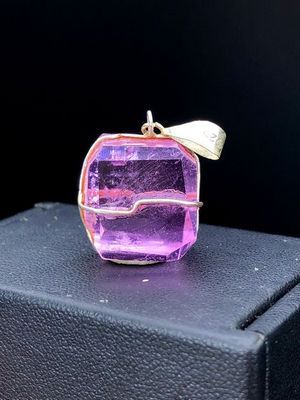 подвеска с кунцитом