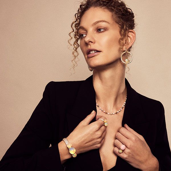 Акайла Джонсон описывает украшения своего бренда как искусство, которое можно носить Акайла Джонсон описывает украшения своего бренда как искусство, которое можно носить