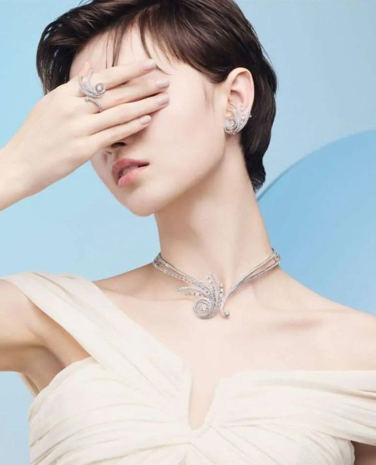 Колье Spiral украшено бриллиантами весом 16,22 карата Колье Spiral украшено бриллиантами весом 16,22 карата