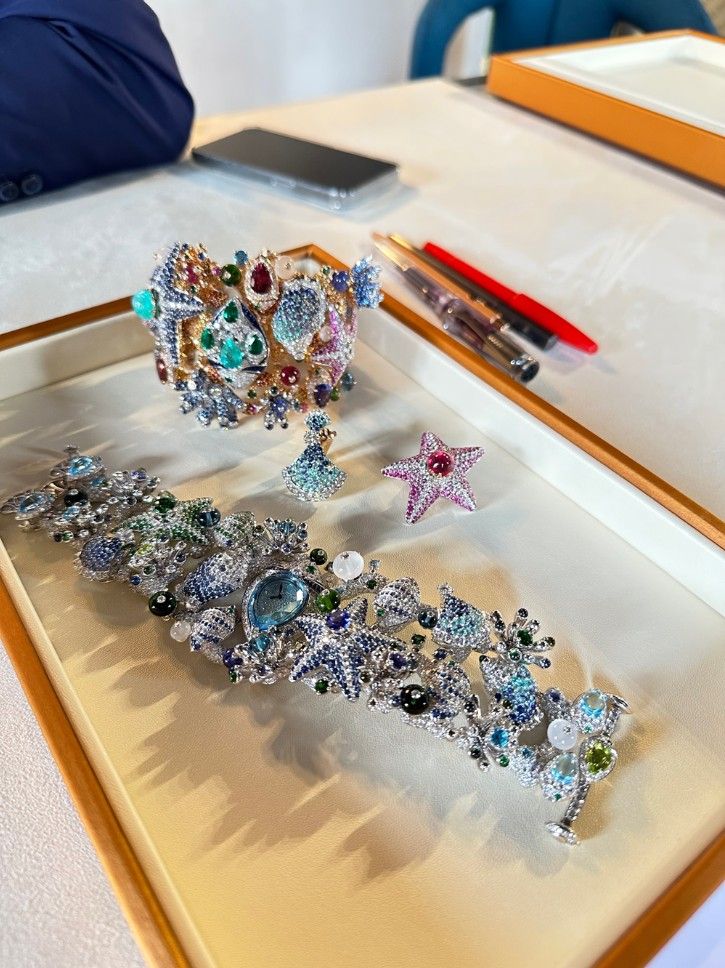 Часы Giardino Marino Grande («Большой морской сад») (вверху) и Giardino Marino Piccolo («Малый морской сад») (внизу) от Bulgari 