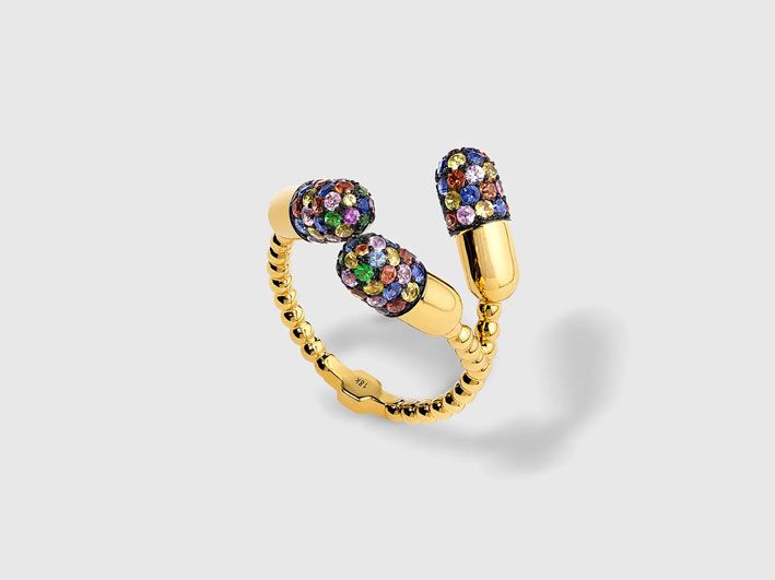 Кольцо из желтого золота и разноцветных сапфиров