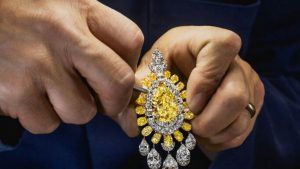 Graff воспевает желтые бриллианты новой коллекцией высокого ювелирного искусства Sunrise Graff воспевает желтые бриллианты новой коллекцией высокого ювелирного искусства Sunrise