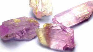 Кунцит для Тельца: совместимость, подходит или нет