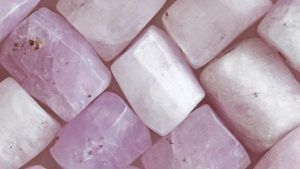 Украшения с кунцитом: какие бывают, как выбрать и носить