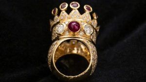 Кольцо Тупака Шакура с бриллиантами и рубинами продано за $ 1 млн