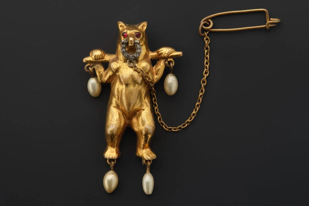 Маленькое черное платье с аксессуарами