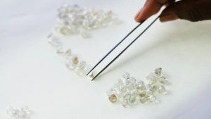 Продажи De Beers резко упали в июле Продажи De Beers резко упали в июле