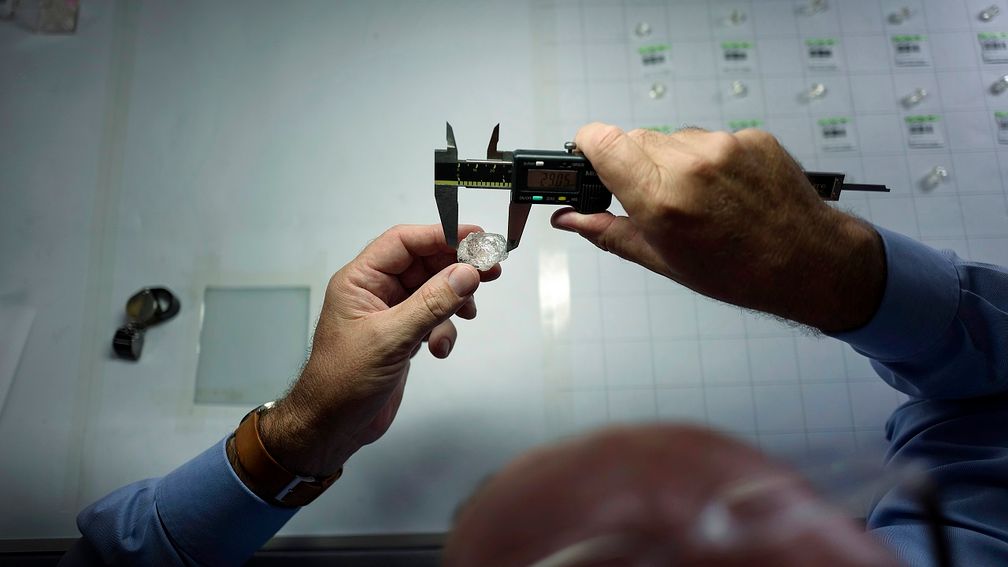 Продажи De Beers снизились во втором квартале