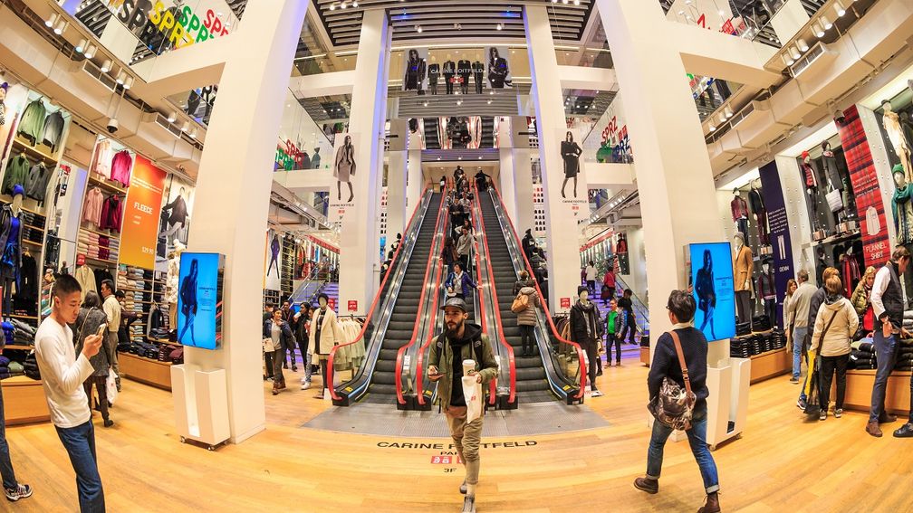 Продажи в июне по-прежнему остаются положительными, но рост замедляется