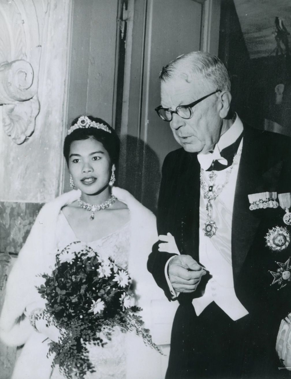 Тиара месяца: Тиара-бандо Floral Ruby королевы Таиланда Сирикит