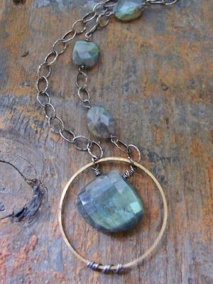 лабрадорит