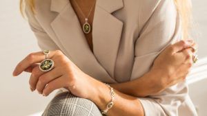 Кольца с зеленым янтарем: какие бывают, как выбрать и носить Кольца с зеленым янтарем: какие бывают, как выбрать и носить