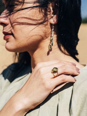 Кольца с зеленым янтарем: какие бывают, как выбрать и носить