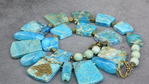 Украшения с варисцитом: кому подходят, как выбрать и носить их Украшения с варисцитом: кому подходят, как выбрать и носить их