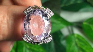 Кунцит для Льва: совместимость, подходит или нет