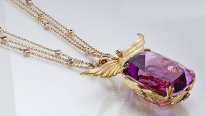 Кунцит для Рака: совместимость, подходит или нет