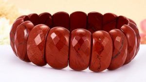 Какие камни подходят Скорпионам, рожденным в год Змеи