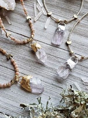 Кунцит для Рака: совместимость, подходит или нет