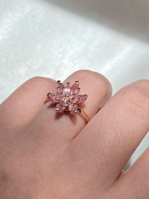 Украшения с лотосом: значение, какие бывают и кому можно носить