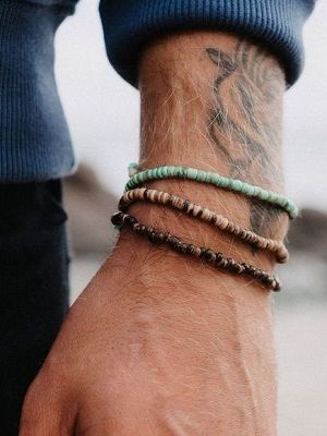 Мужские браслеты с бусинами: особенности, как выбрать и носить