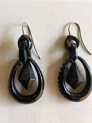 Гагат для Водолея: совместимость, подходит или нет