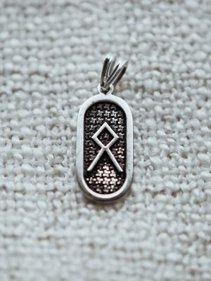 Подвески с рунами: какие бывают, как выбрать и носить