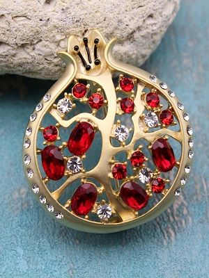 брошь с гиацинтом