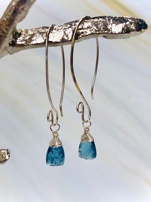 серьги с кианитом