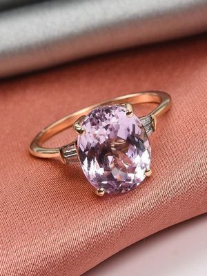 кольцо с кунцитом