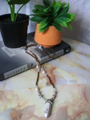 бусы с магнезитом