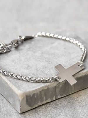 Мужской браслет с крестами