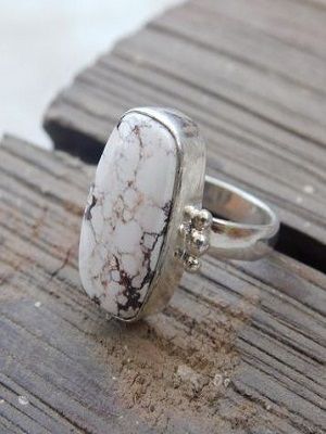кольцо с магнезитом