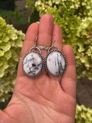 серьги с магнезитом