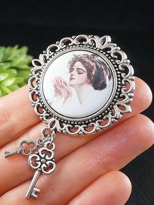 брошь с ключиком