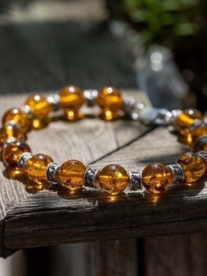 браслет с янтарем