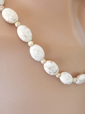 бусы с магнезитом