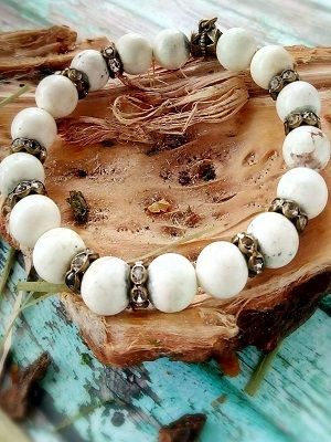 браслет с магнезитом