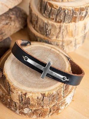 Мужской браслет с крестами