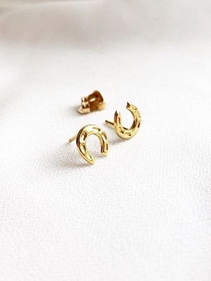 серьги в форме подковы