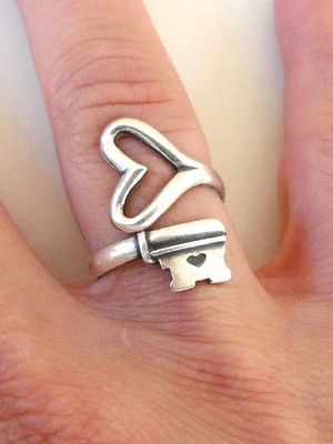 кольцо с ключиком